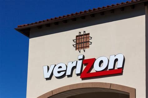 Verizon issues - According to some user reports, the phone simply doesn't work on Verizon, even though it definitely should. It's the first time that an R series device launches in the …